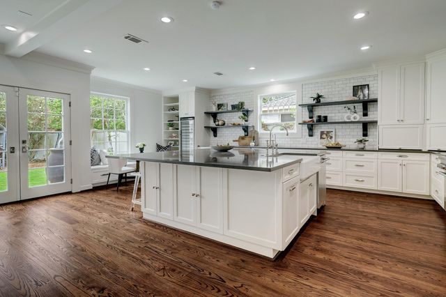 2027 Branard Street, Houston, TX 77098