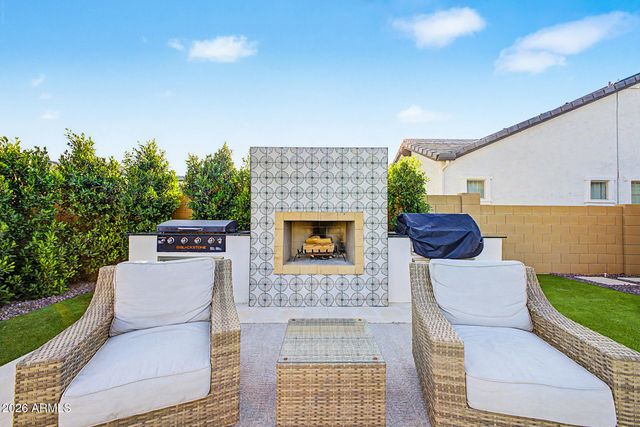 2279 E WARBLER Road, Gilbert, AZ 85297