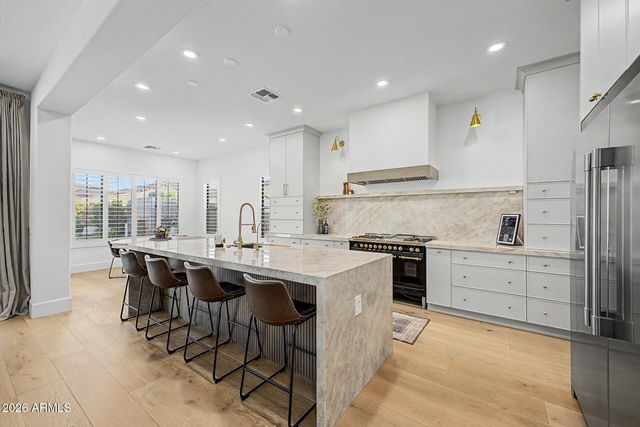 2279 E WARBLER Road, Gilbert, AZ 85297