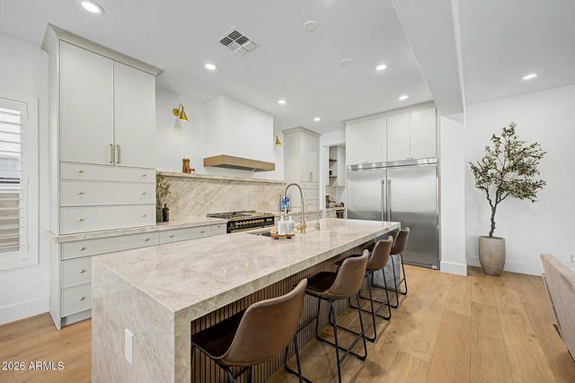 2279 E WARBLER Road, Gilbert, AZ 85297