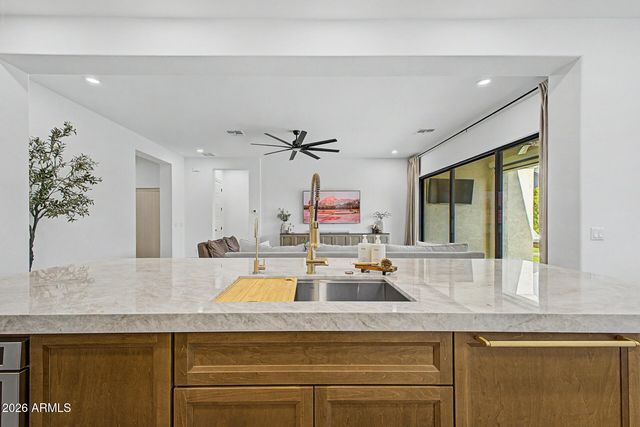 2279 E WARBLER Road, Gilbert, AZ 85297