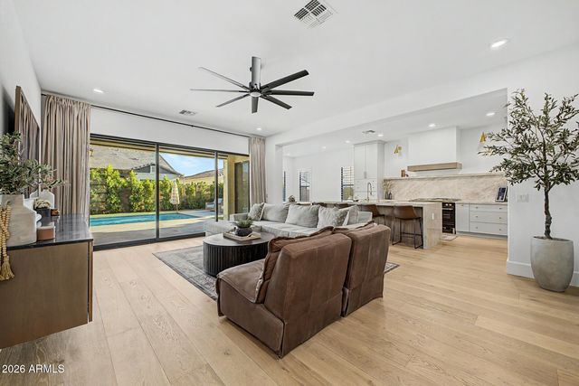2279 E WARBLER Road, Gilbert, AZ 85297