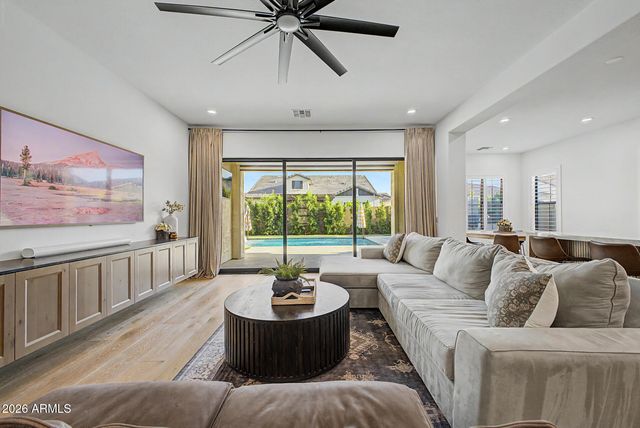 2279 E WARBLER Road, Gilbert, AZ 85297