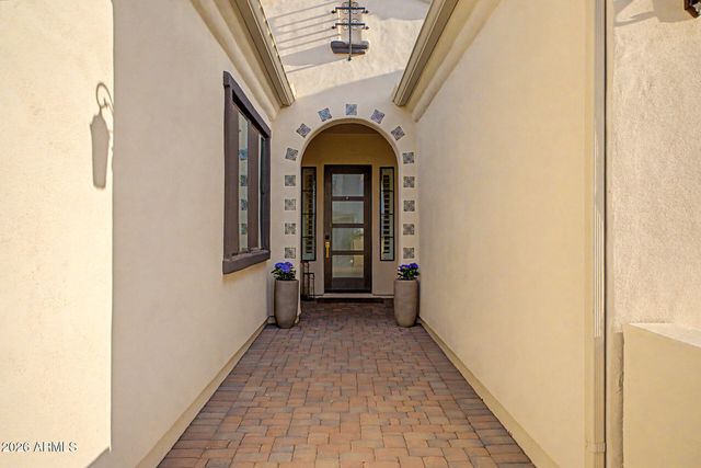 2279 E WARBLER Road, Gilbert, AZ 85297