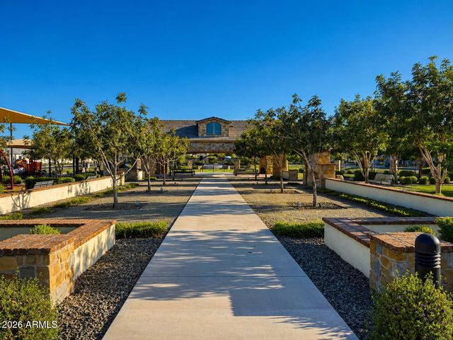 2279 E WARBLER Road, Gilbert, AZ 85297