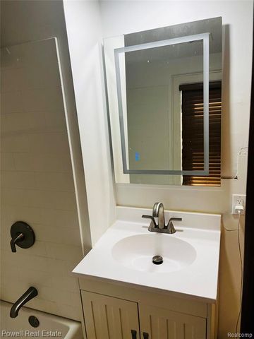 1735 Hemmeter Road, Saginaw, MI 48638