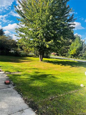 1735 Hemmeter Road, Saginaw, MI 48638