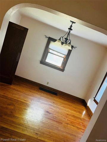 1735 Hemmeter Road, Saginaw, MI 48638