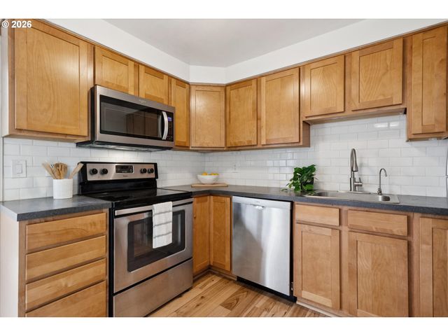 7615 Ne MULTNOMAH St, Portland, OR 97213