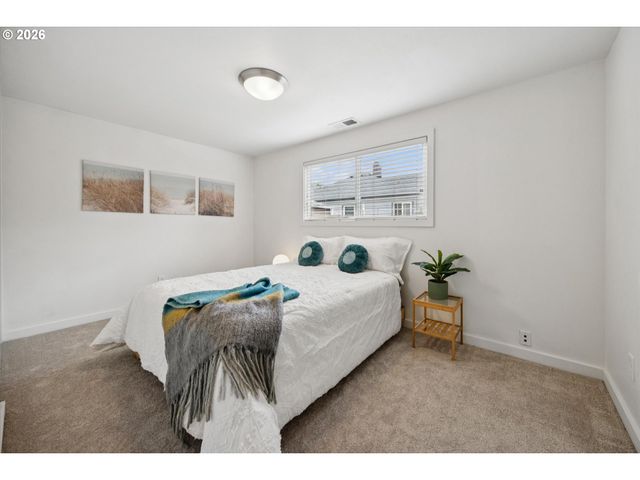 7615 Ne MULTNOMAH St, Portland, OR 97213