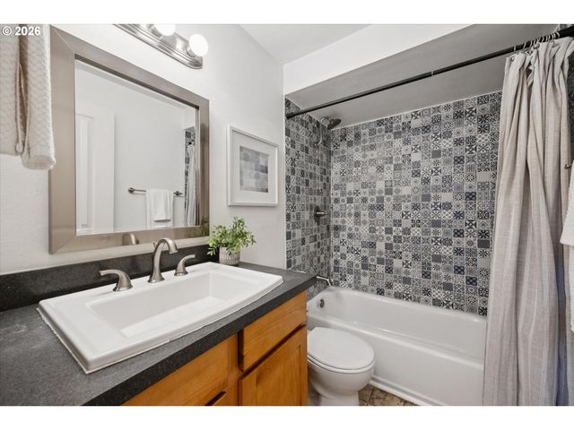7615 Ne MULTNOMAH St, Portland, OR 97213