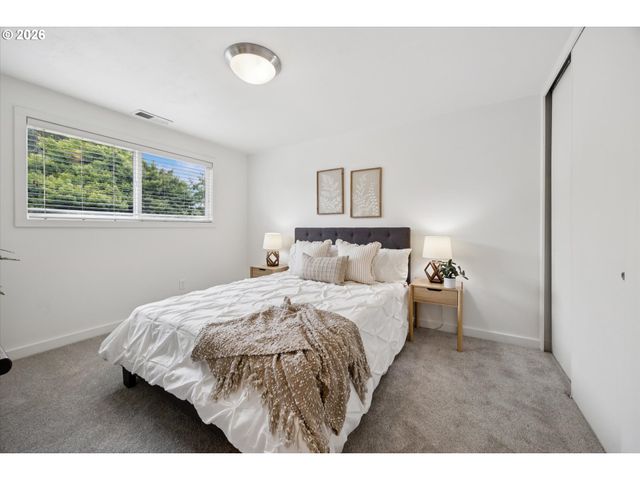 7615 Ne MULTNOMAH St, Portland, OR 97213