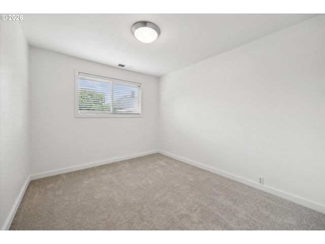 7615 Ne MULTNOMAH St, Portland, OR 97213
