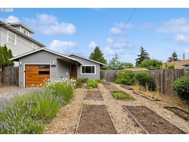 7615 Ne MULTNOMAH St, Portland, OR 97213