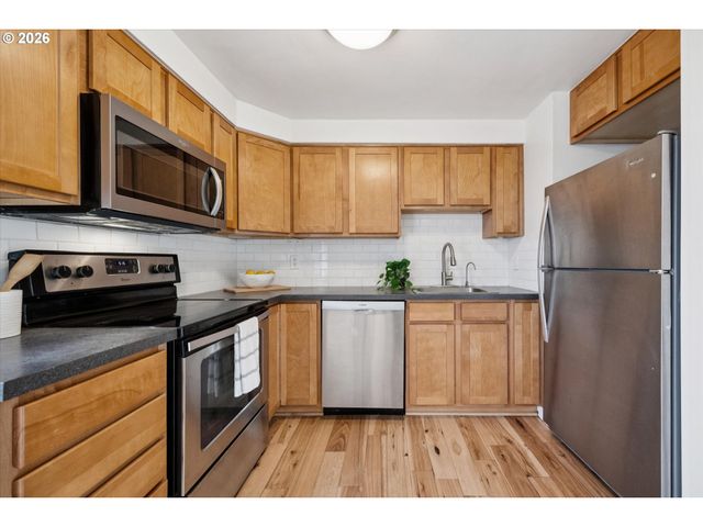 7615 Ne MULTNOMAH St, Portland, OR 97213