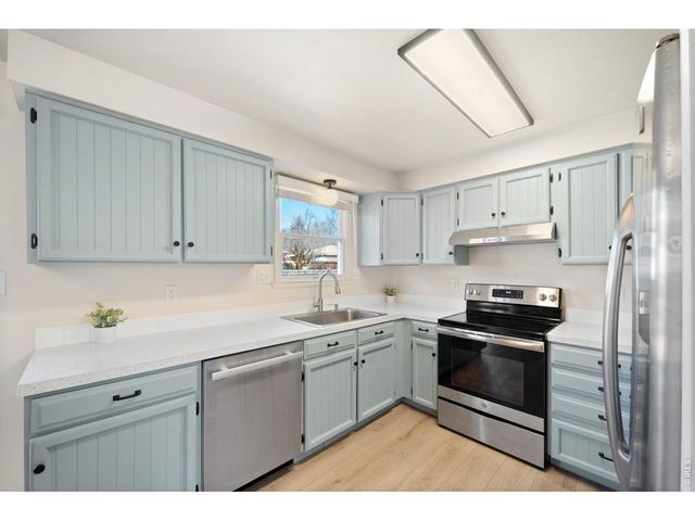 1217 Hunter Ct, Longmont, CO 80501