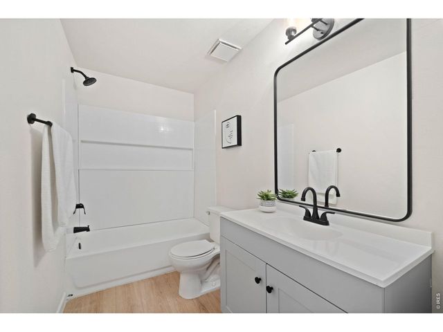 1217 Hunter Ct, Longmont, CO 80501