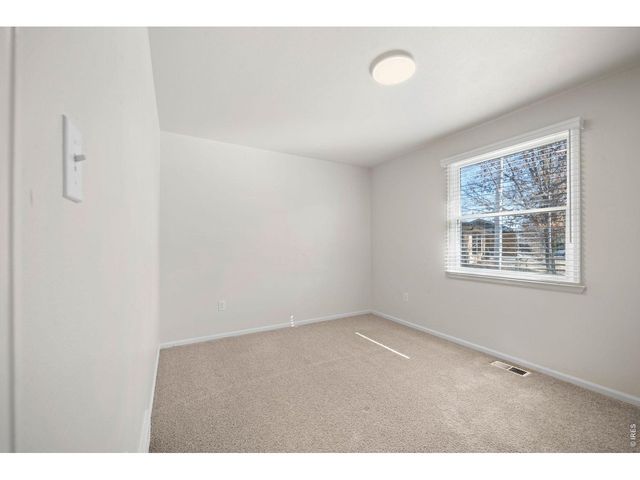1217 Hunter Ct, Longmont, CO 80501