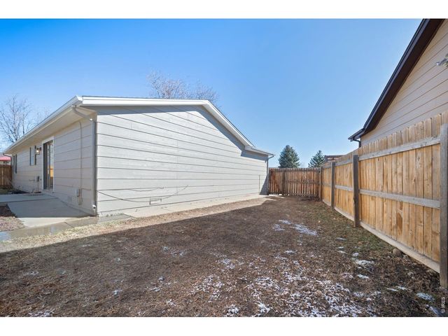 1217 Hunter Ct, Longmont, CO 80501