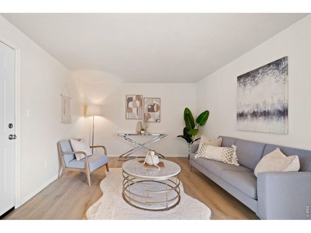 1217 Hunter Ct, Longmont, CO 80501