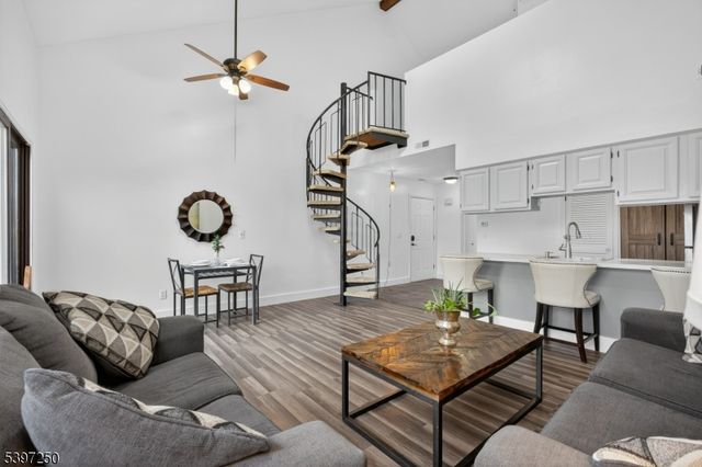 2 Sugarbowl Ct 4 4, Vernon Twp., NJ 07462