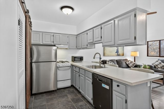 2 Sugarbowl Ct 4 4, Vernon Twp., NJ 07462