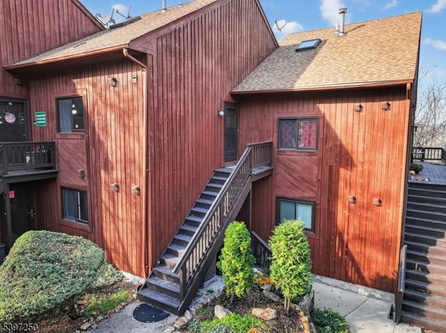 2 Sugarbowl Ct 4 4, Vernon Twp., NJ 07462