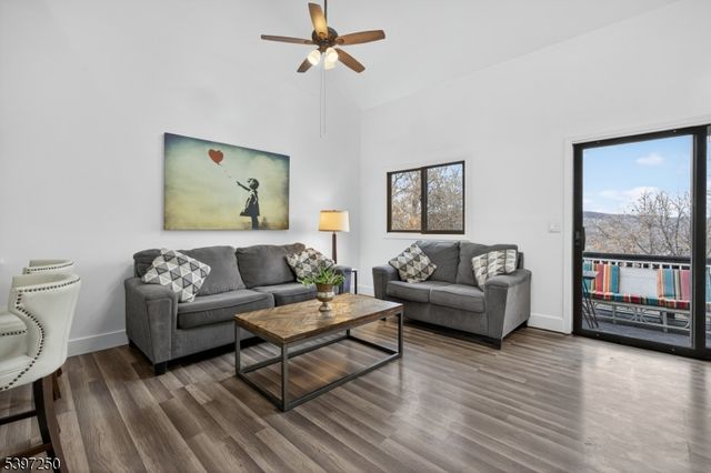 2 Sugarbowl Ct 4 4, Vernon Twp., NJ 07462