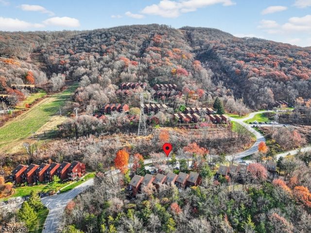 2 Sugarbowl Ct 4 4, Vernon Twp., NJ 07462