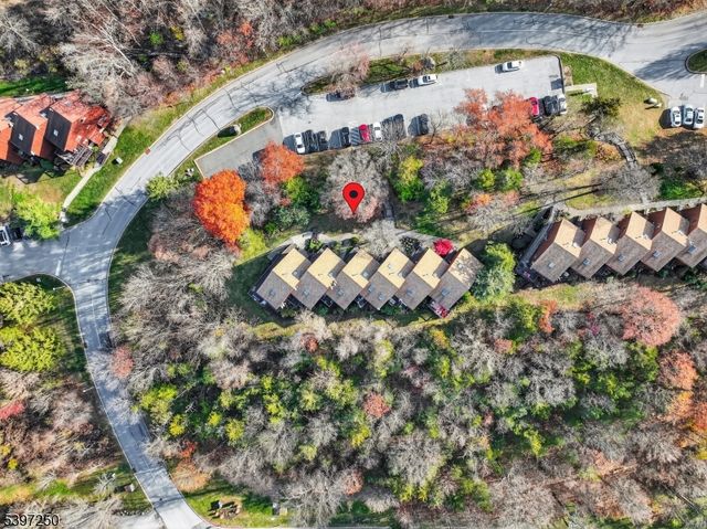 2 Sugarbowl Ct 4 4, Vernon Twp., NJ 07462