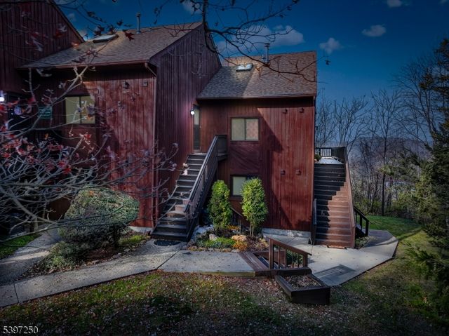 2 Sugarbowl Ct 4 4, Vernon Twp., NJ 07462