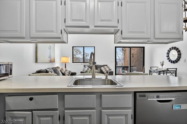 2 Sugarbowl Ct 4 4, Vernon Twp., NJ 07462