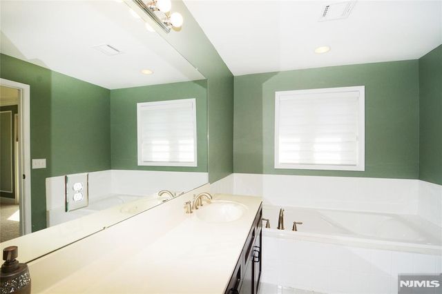 2102 Freeman Way 2102, Allendale, NJ 07401
