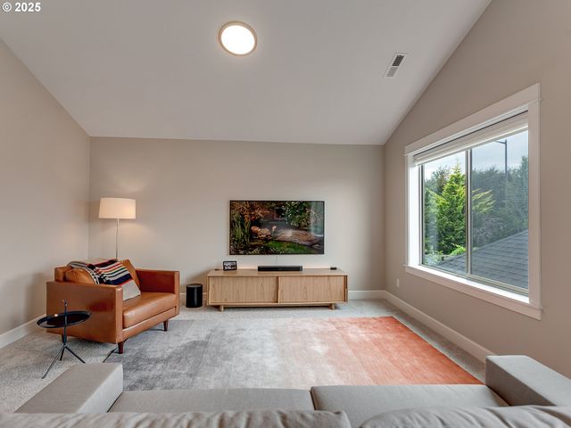 4057 HERON Dr, West Linn, OR 97068