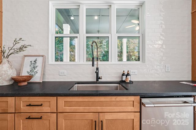 132 Sardis Lane, Charlotte, NC 28270