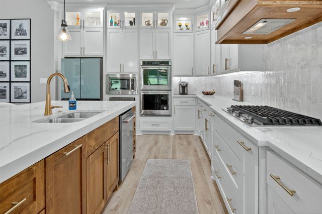 257 Martin Drive, Granbury, TX 76049