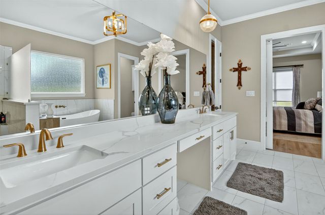 257 Martin Drive, Granbury, TX 76049