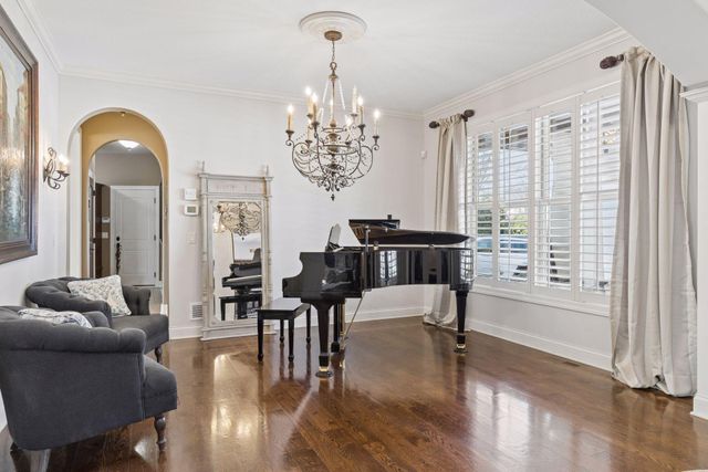 10005 Trails End Road, Chanhassen, MN 55317