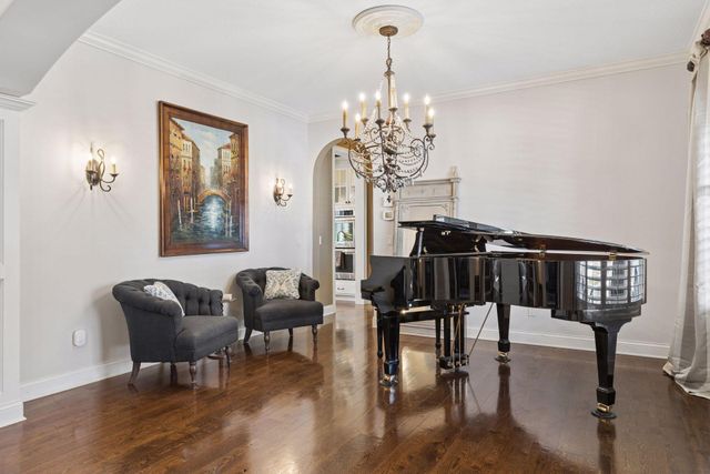 10005 Trails End Road, Chanhassen, MN 55317