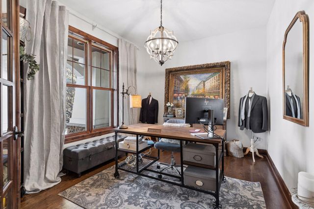 10005 Trails End Road, Chanhassen, MN 55317