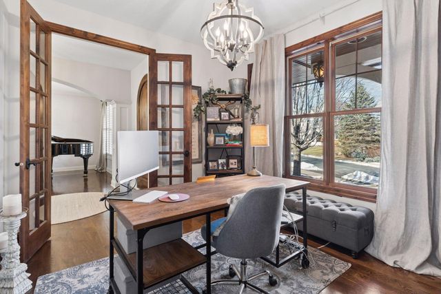 10005 Trails End Road, Chanhassen, MN 55317