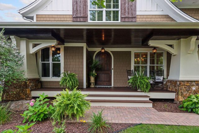 10005 Trails End Road, Chanhassen, MN 55317