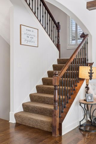 10005 Trails End Road, Chanhassen, MN 55317