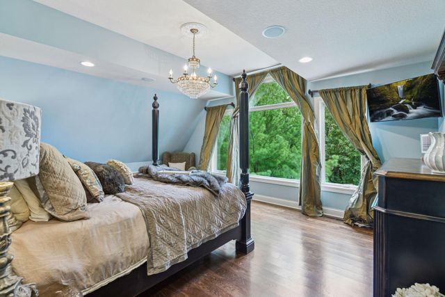 10005 Trails End Road, Chanhassen, MN 55317