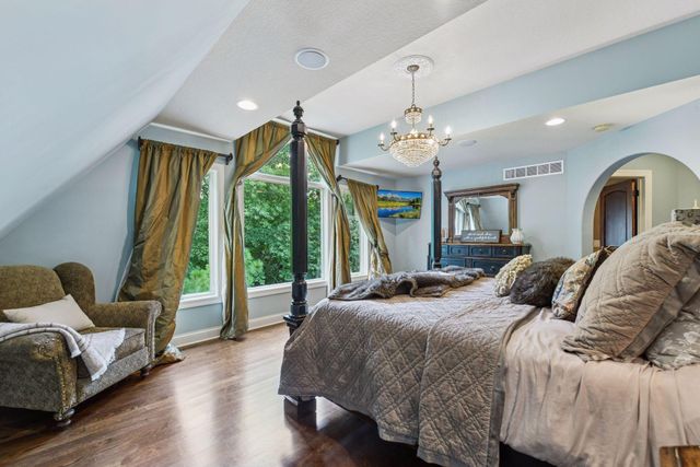 10005 Trails End Road, Chanhassen, MN 55317