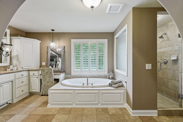 10005 Trails End Road, Chanhassen, MN 55317