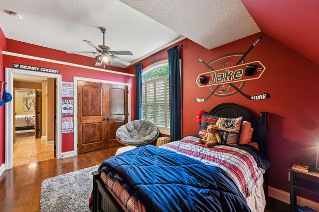 10005 Trails End Road, Chanhassen, MN 55317