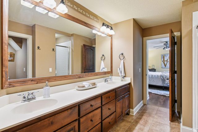 10005 Trails End Road, Chanhassen, MN 55317