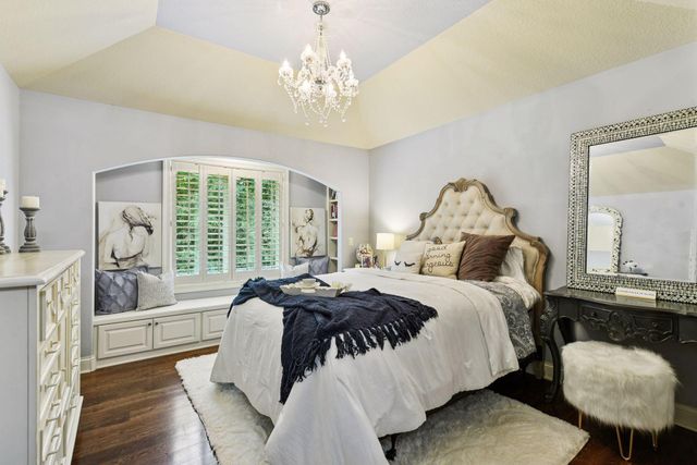 10005 Trails End Road, Chanhassen, MN 55317