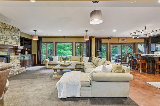 10005 Trails End Road, Chanhassen, MN 55317